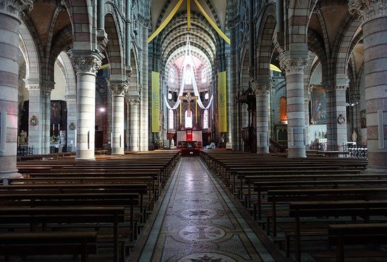 la Cattedrale di Notre-Dame-e-Saint-Arnoux